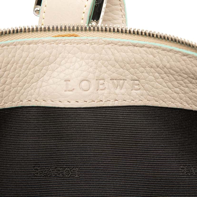 Loewe Mini Pebbled Leather Boat Bag Beige Leather Very good condition - Box View