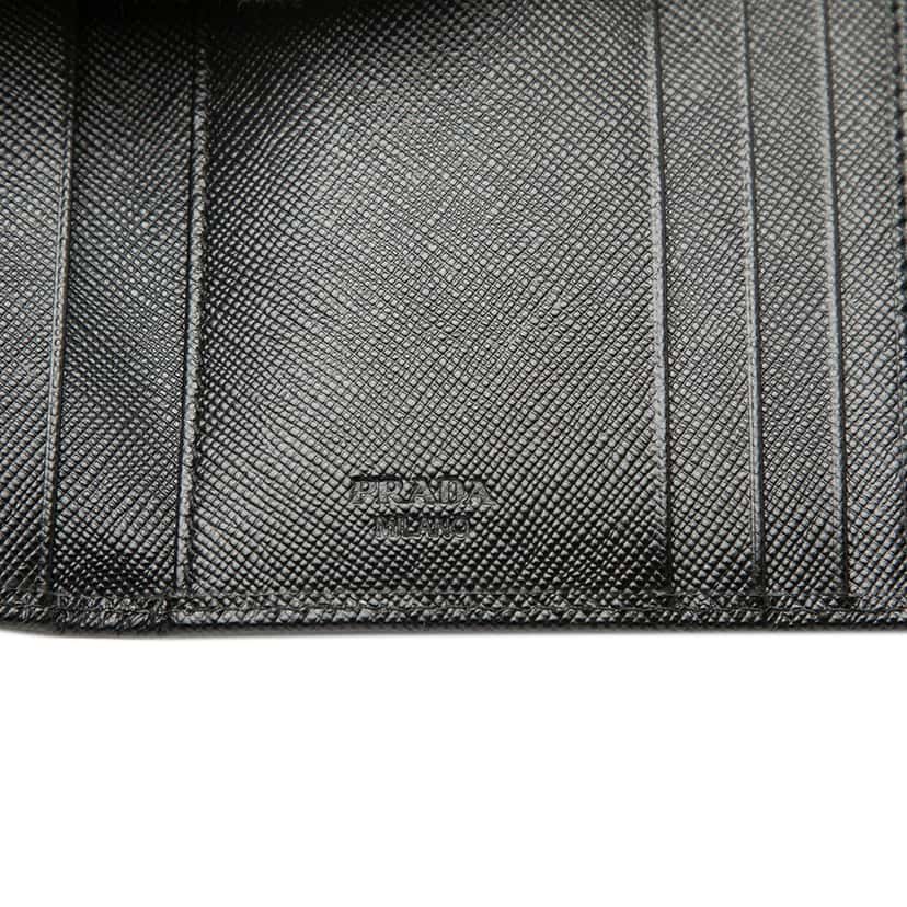 Prada Saffiano Trifold Wallet Black Leather Very good condition - Model View