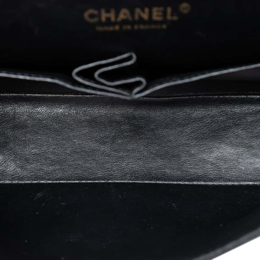 Chanel Medium Classic Caviar Double Flap Black Leather Very good condition - Model View