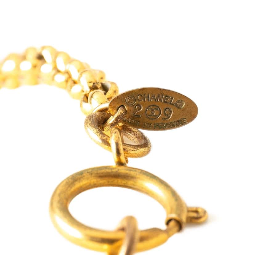 Chanel CC Gold Plated Circle Pendant Necklace Gold Metal Very good condition - Inside View