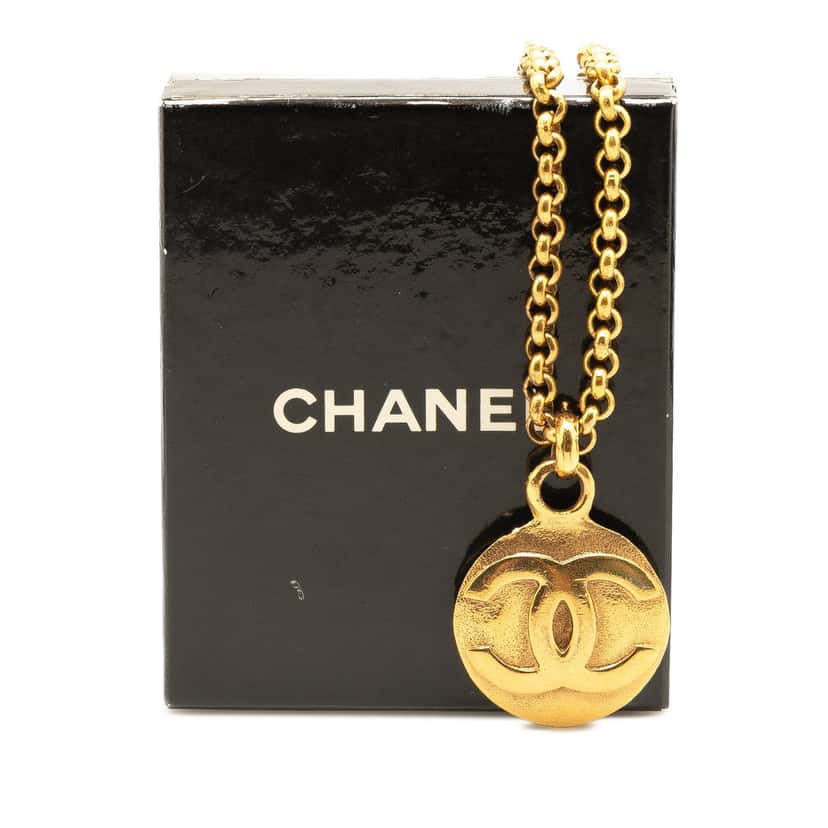 Chanel CC Gold Plated Circle Pendant Necklace Gold Metal Very good condition - Box View