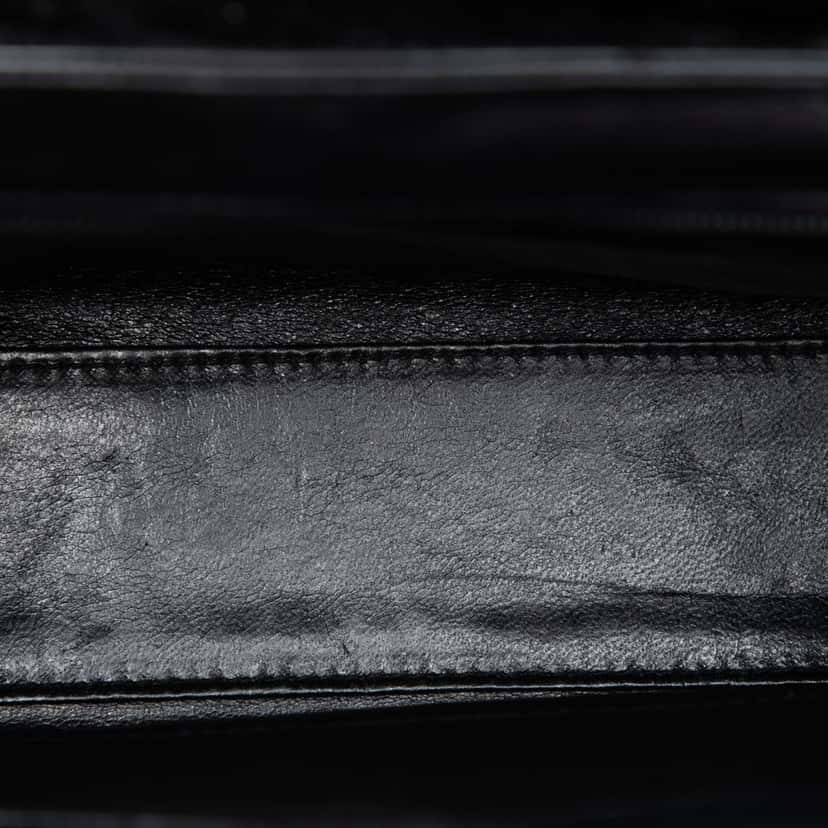 Chanel Patent Kelly Top Handle Flap Black Leather Very good condition - Model View