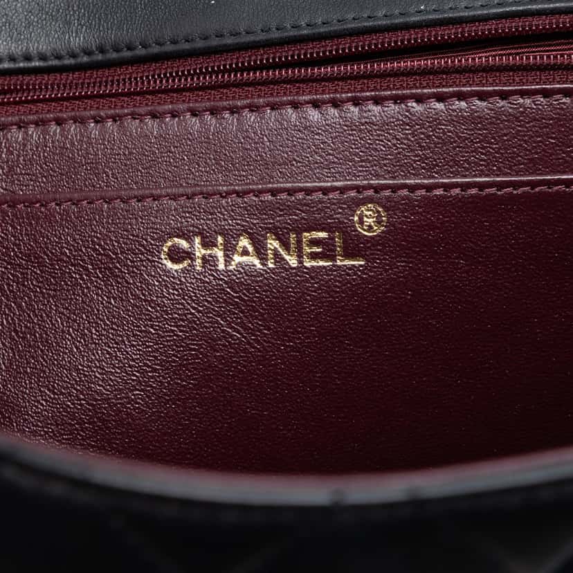 Chanel Maxi XL Classic Lambskin Single Flap Black Leather Very good condition - Box View