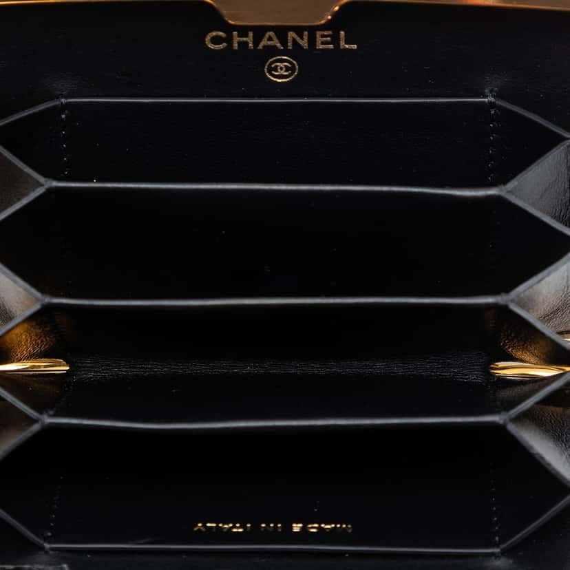 Chanel Small Glazed Goatskin Box With Chain Black Leather Very good condition - Model View