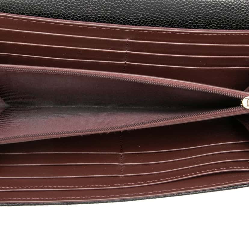 Chanel CC Quilted Caviar Classic Flap Wallet Black Leather Very good condition - Model View