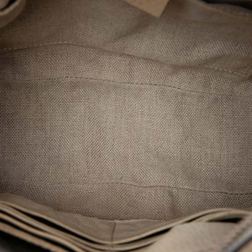 Gucci GG Canvas Bree Crossbody Beige Very good condition - Model View