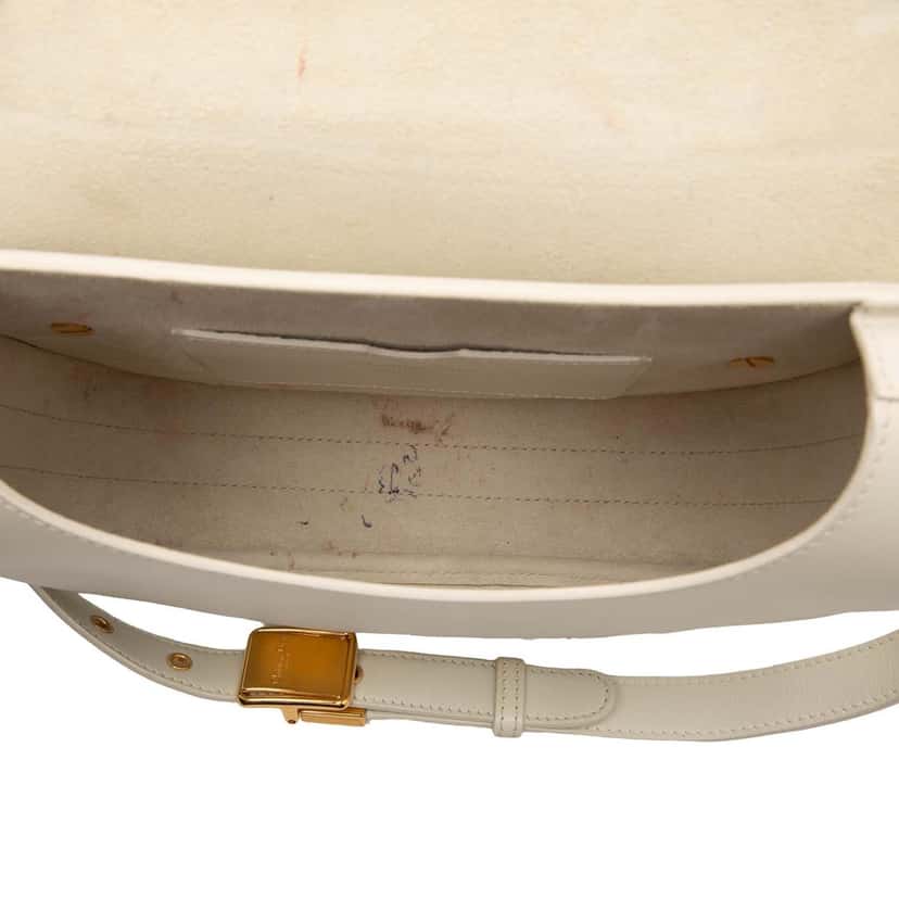 Dior Medium Leather Bobby Crossbody White Leather Very good condition - Model View