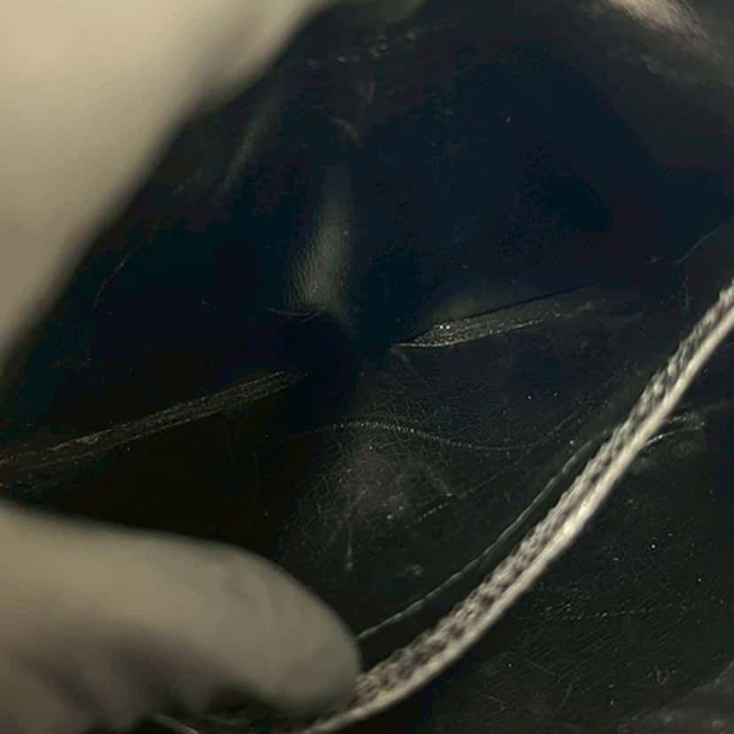 Ferragamo Embossed Lizard Leather Vara Crossbody Black Leather Very good condition - Model View