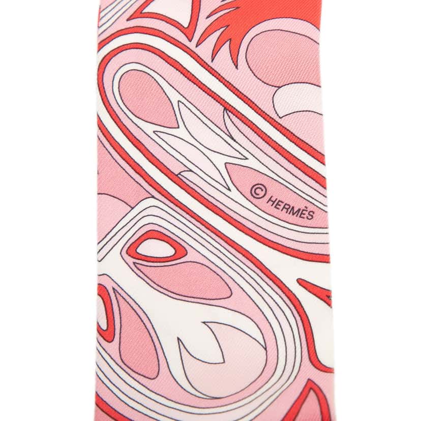 Hermès Folklore Silk Twilly Scarf Pink Very good condition - Model View