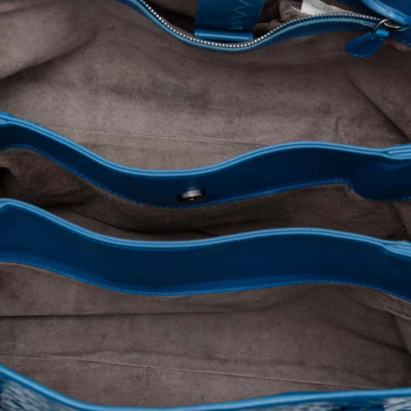 Bottega Veneta Medium Nappa Intrecciato Roma Tote Blue Leather Very good condition - Model View