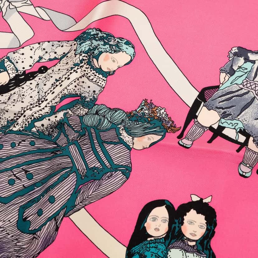 Hermès Hello Dolly Silk Scarf 90 Pink Very good condition - Model View