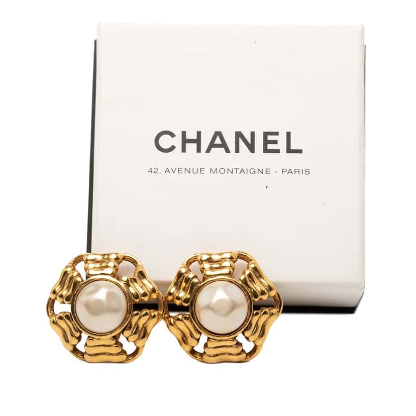 Chanel Gold Plated Faux Pearl Wavy Clip On Earrings Gold Metal Very good condition - Model View