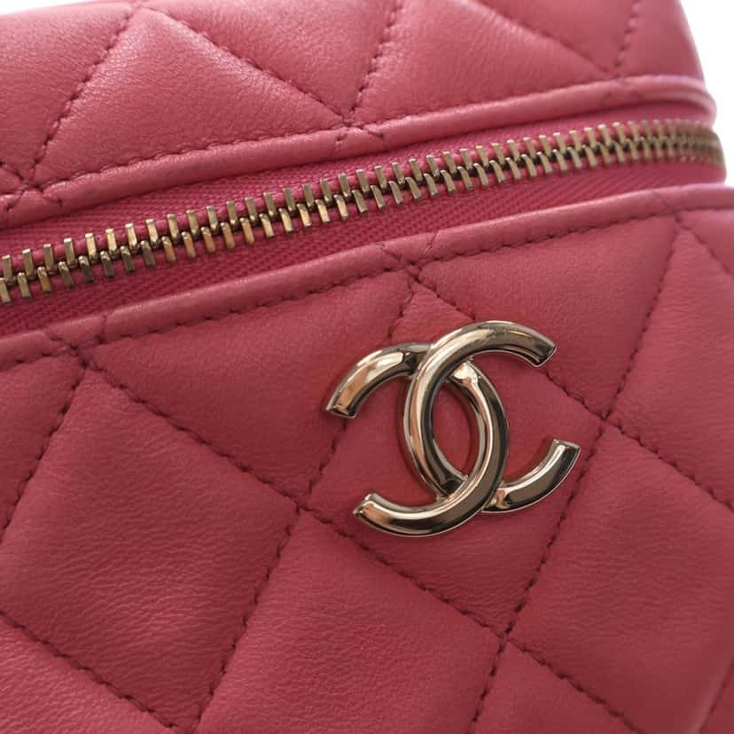 Chanel Quilted Lambskin Cube Chain Wristlet Case Pink Leather Very good condition - Box View