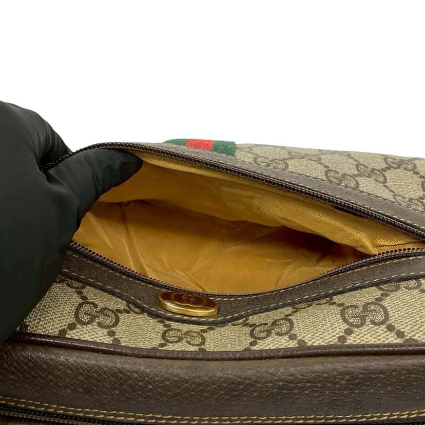 Gucci GG Supreme Web Crossbody Beige Very good condition - Model View