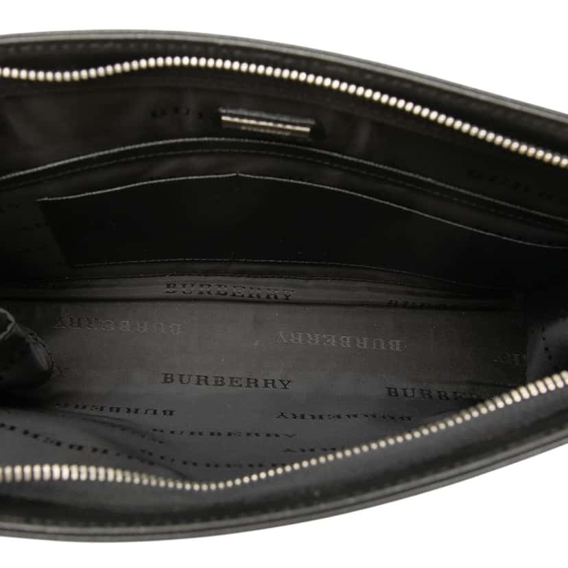 Burberry Leather Clutch Black Leather Very good condition - Model View