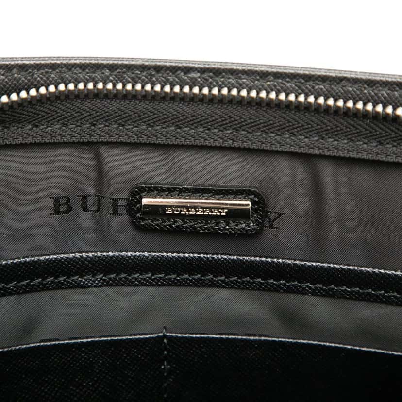 Burberry Leather Clutch Black Leather Very good condition - Box View