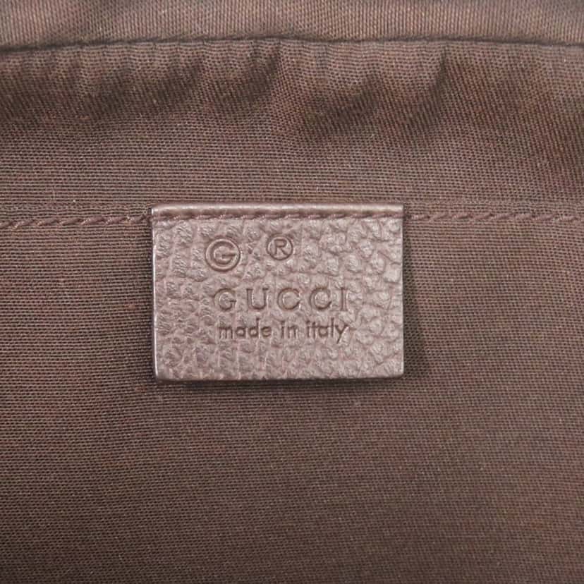 Gucci GG Canvas Crossbody Beige Very good condition - Model View