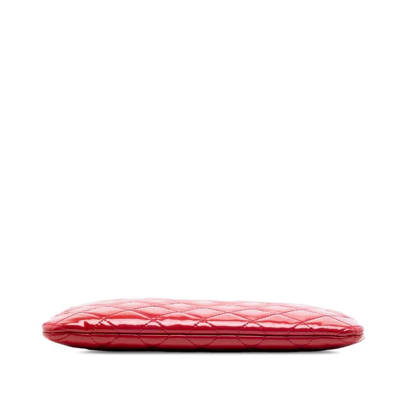 Chanel Small Quilted Patent Valentine Hearts O Case Clutch Red Leather Very good condition - Inside View
