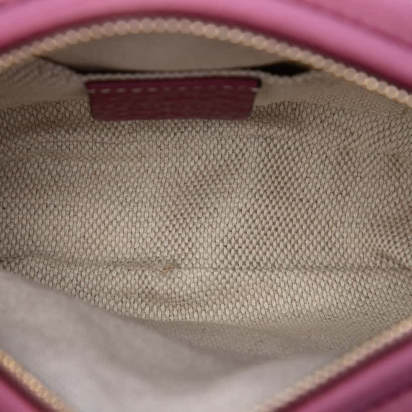 Gucci Mini Pebbled Calfskin Soho Chain Crossbody Pink Leather Very good condition - Model View