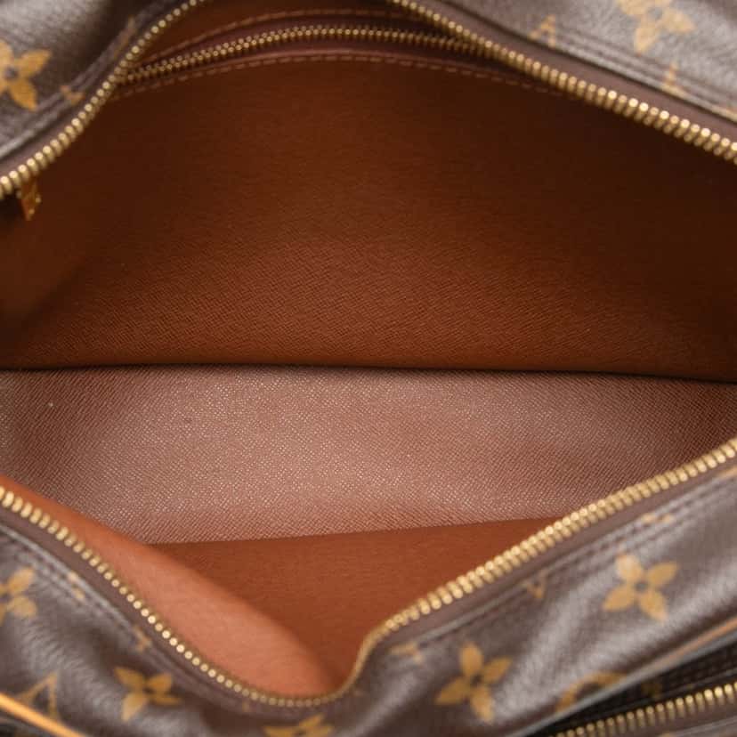 Louis Vuitton Monogram Nil Crossbody Brown Very good condition - Model View