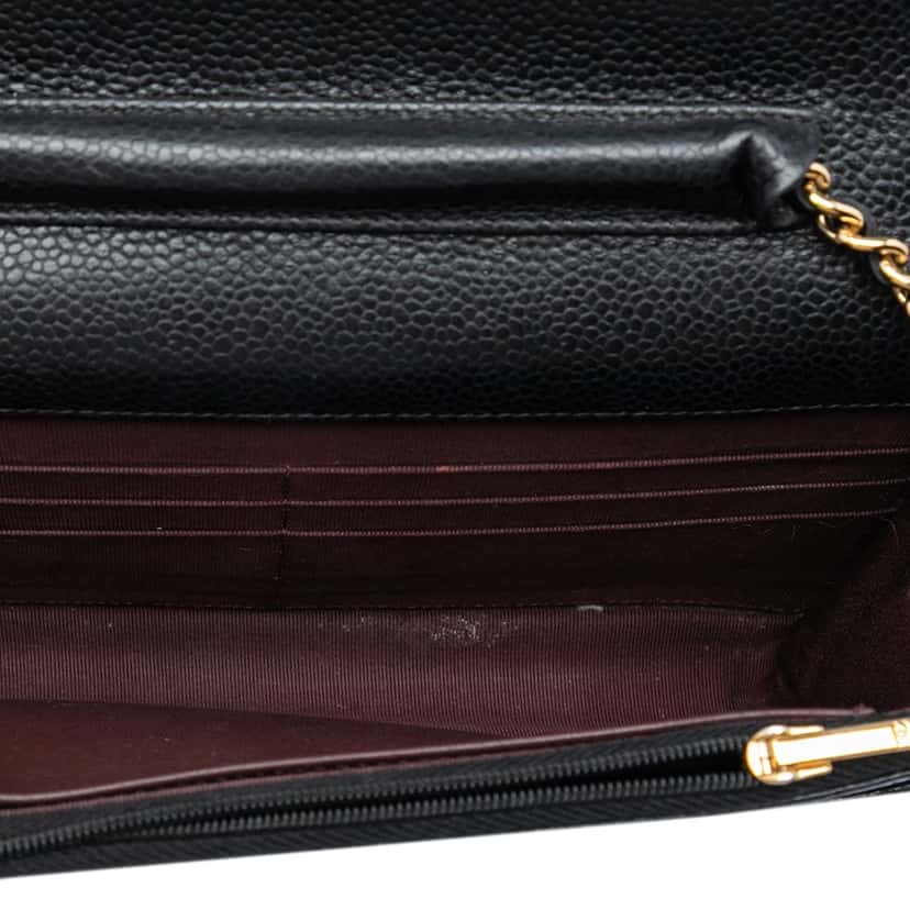 Chanel CC Quilted Caviar Wallet on Chain Black Leather Very good condition - Model View