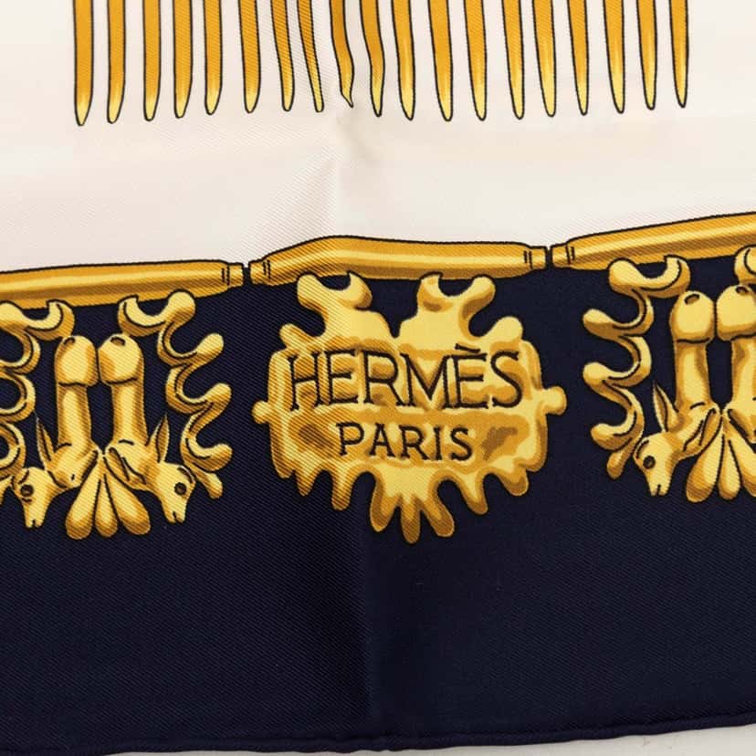 Hermès Les Cavaliers d Or Silk Scarf 90 White Very good condition - Back View