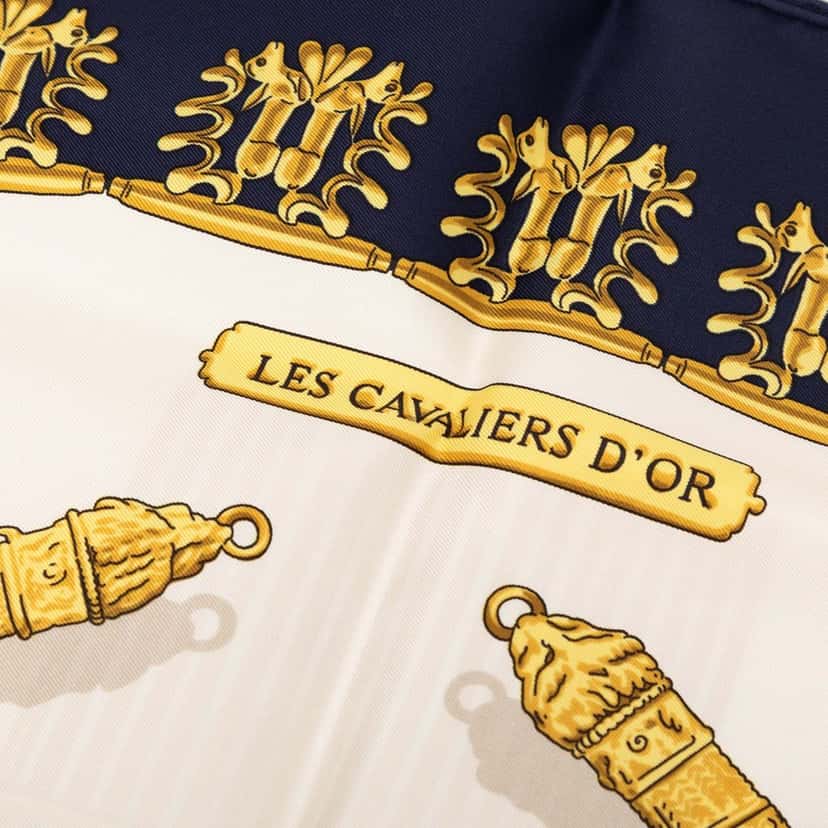 Hermès Les Cavaliers d Or Silk Scarf 90 White Very good condition - Inside View
