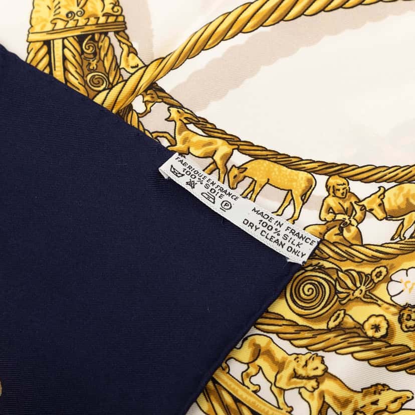 Hermès Les Cavaliers d Or Silk Scarf 90 White Very good condition - Model View