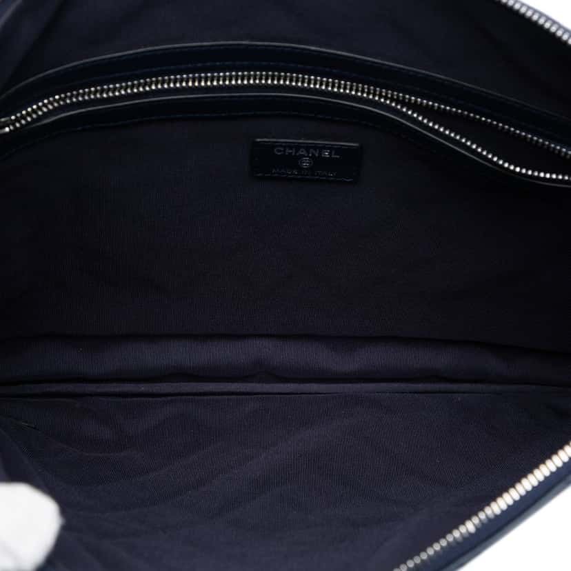 Chanel Large Quilted Lambskin Cosmo Charm O Case Clutch Blue Leather Very good condition - Model View
