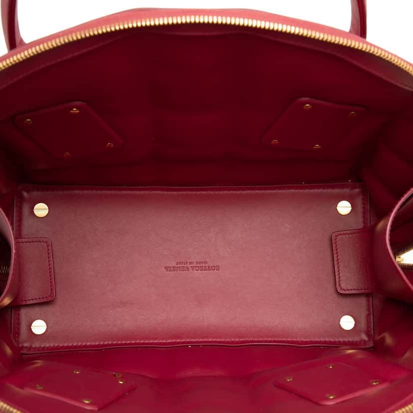 Bottega Veneta Medium Padded Leather Swoop Bag Red Leather Very good condition - Model View