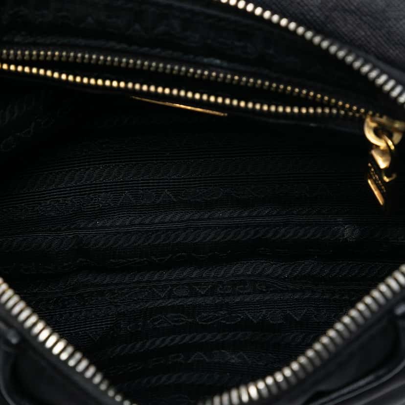 Prada Saffiano Trimmed Tessuto Chain Crossbody Black Very good condition - Model View