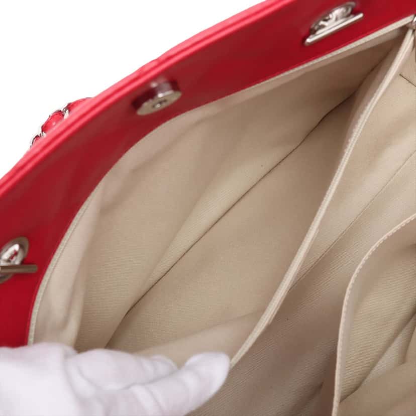 Chanel Large Quilted Lambskin In The Business Tote Red Leather Very good condition - Box View