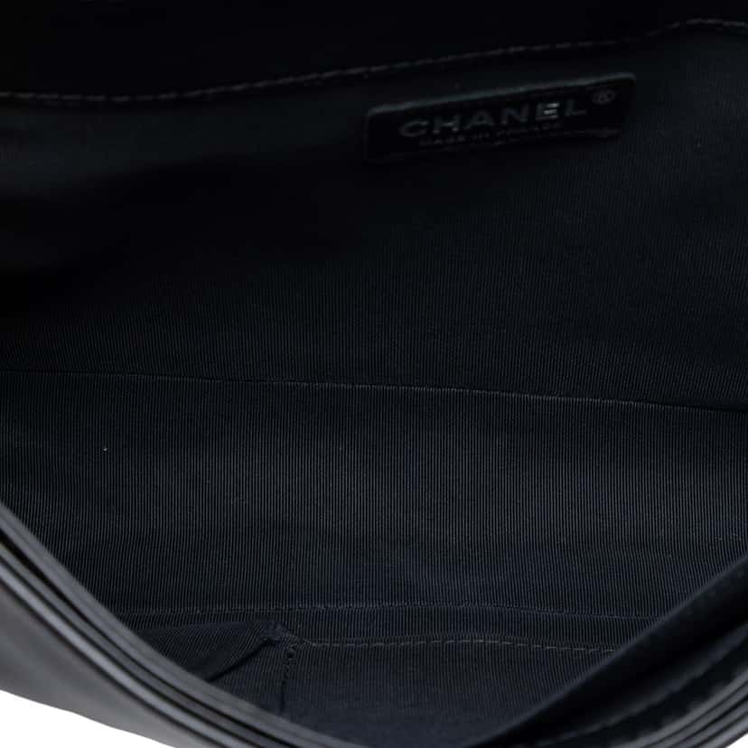 Chanel Medium Paris Dallas Enchained Boy Flap Black Leather Very good condition - Model View