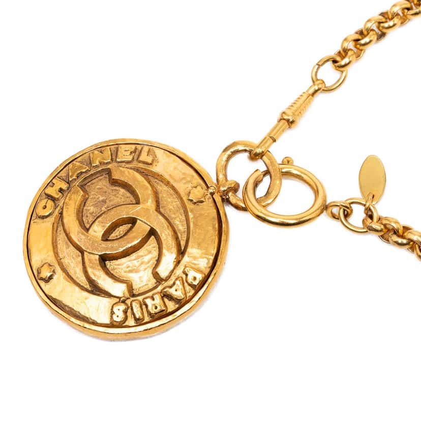 Chanel CC Gold Plated Medallion Mirror Pendant Necklace Gold Metal Very good condition - Inside View