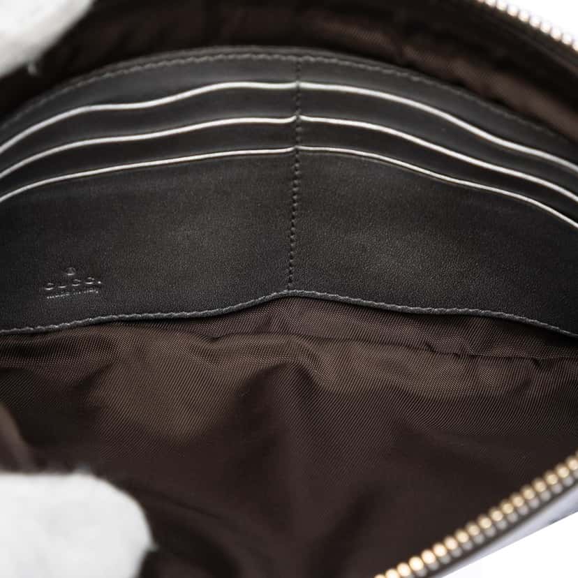 Gucci Microguccissima Heart Wristlet Pochette Silver Leather Very good condition - Model View