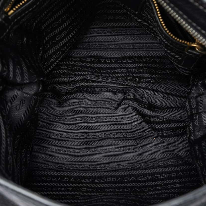 Prada Cervo Deerskin Crossbody Black Leather Very good condition - Model View