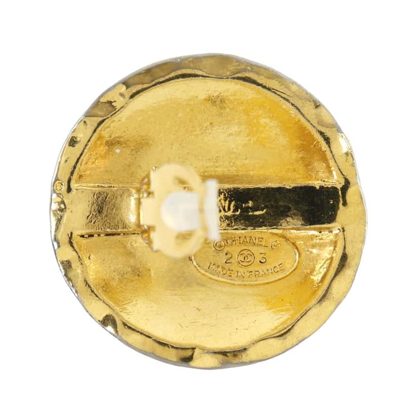 Chanel CC Quilted Gold Plated Round Clip On Earrings Gold Metal Very good condition - Model View