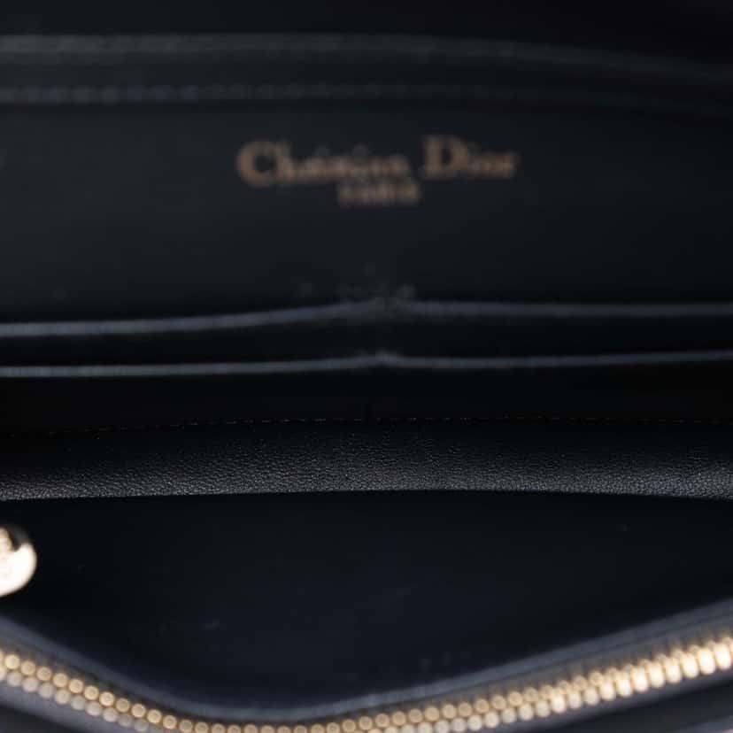 Dior Metallic Patent Microcannage Diorama Wallet on Chain Pink Leather Very good condition - Model View