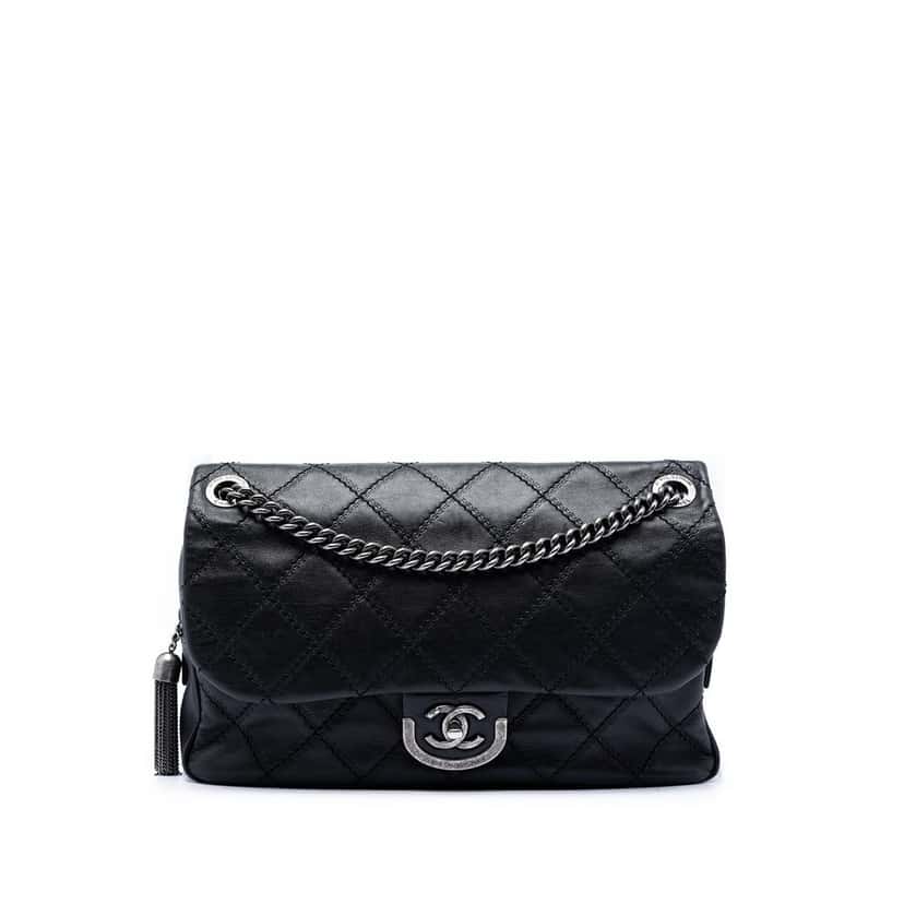 Chanel Paris Edinburgh Jumbo Quilted Calfskin Coco Sporran Flap Black Leather Very good condition - Front View