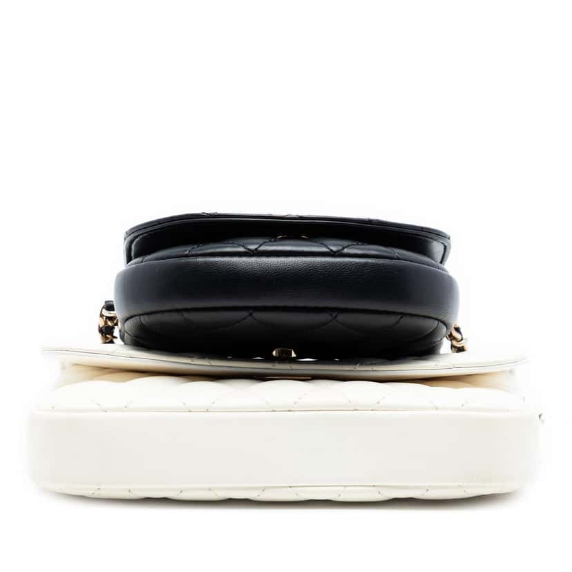 Chanel CC Quilted Lambskin Side Packs Flap White Leather Very good condition - Inside View