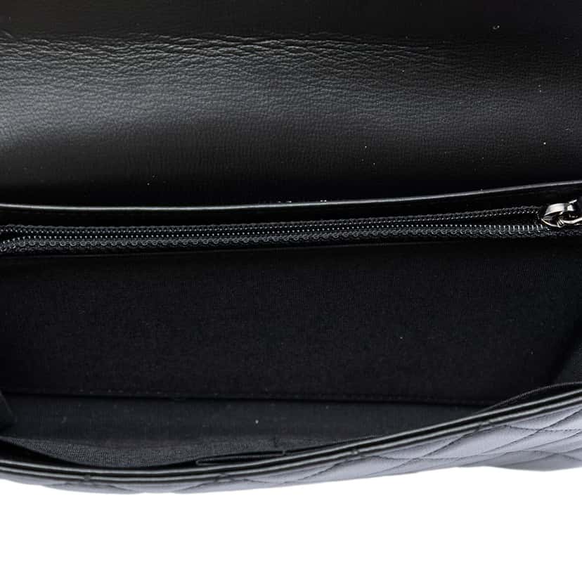 Chanel Quilted Lambskin Boy Wallet On Chain Black Leather Very good condition - Model View