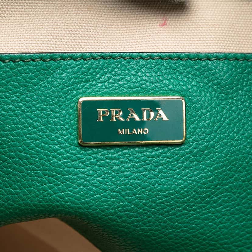 Prada Vitello Daino Open Convertible Tote Green Leather Very good condition - Box View