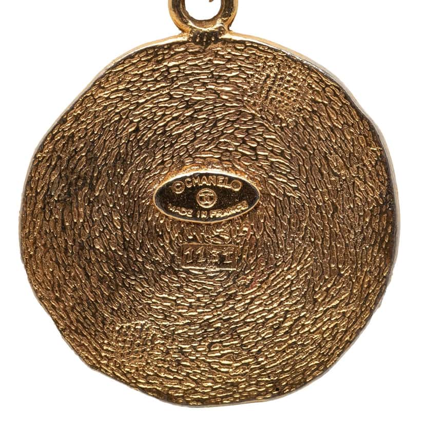 Chanel Gold Plated 31 Rue Cambon Medallion Pendant Necklace Gold Metal Very good condition - Inside View