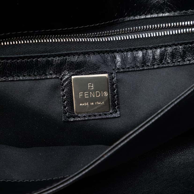 Fendi Calfskin FF Shoulder Bag Black Leather Very good condition - Box View