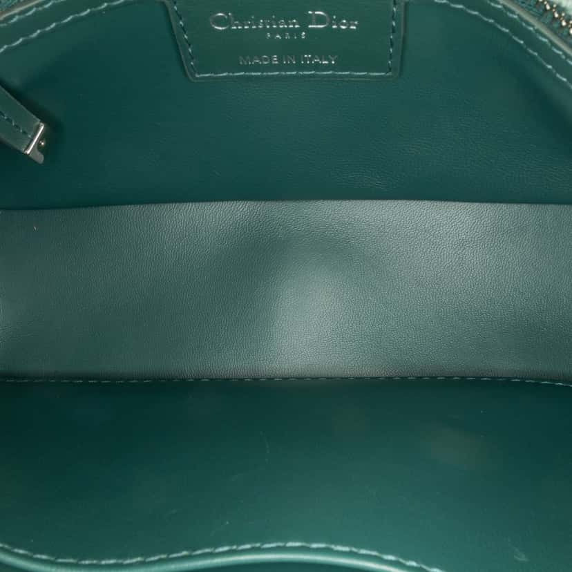Dior Small Tweed Macrocannage Caro Bag Green Very good condition - Model View