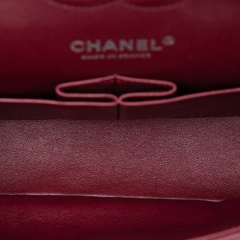Chanel Medium Classic Striped Patent Double Flap Red Leather Very good condition - Model View