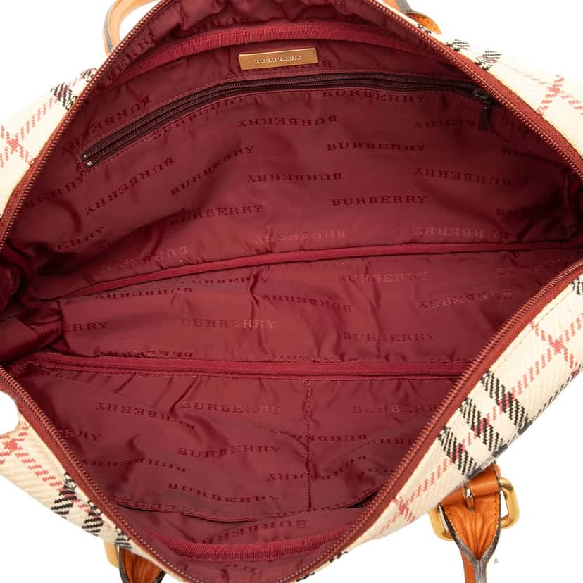 Burberry House Check Wool Shoulder Bag Beige Very good condition - Model View