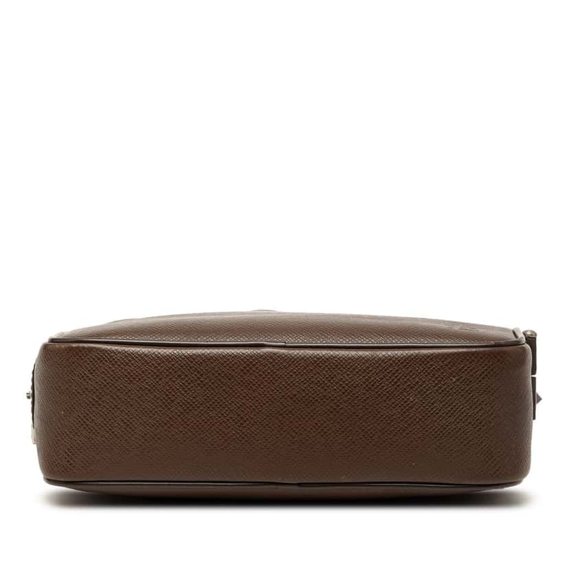 Louis Vuitton Taiga Pochette Kaluga Brown Leather Very good condition - Inside View