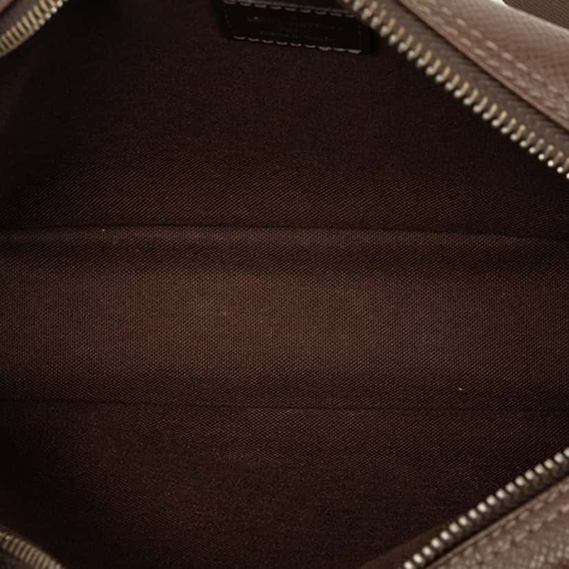 Louis Vuitton Taiga Pochette Kaluga Brown Leather Very good condition - Model View
