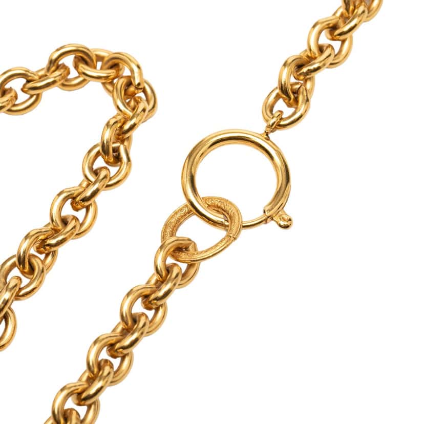 Chanel CC Gold Plated Pendant Necklace Gold Metal Very good condition - Model View